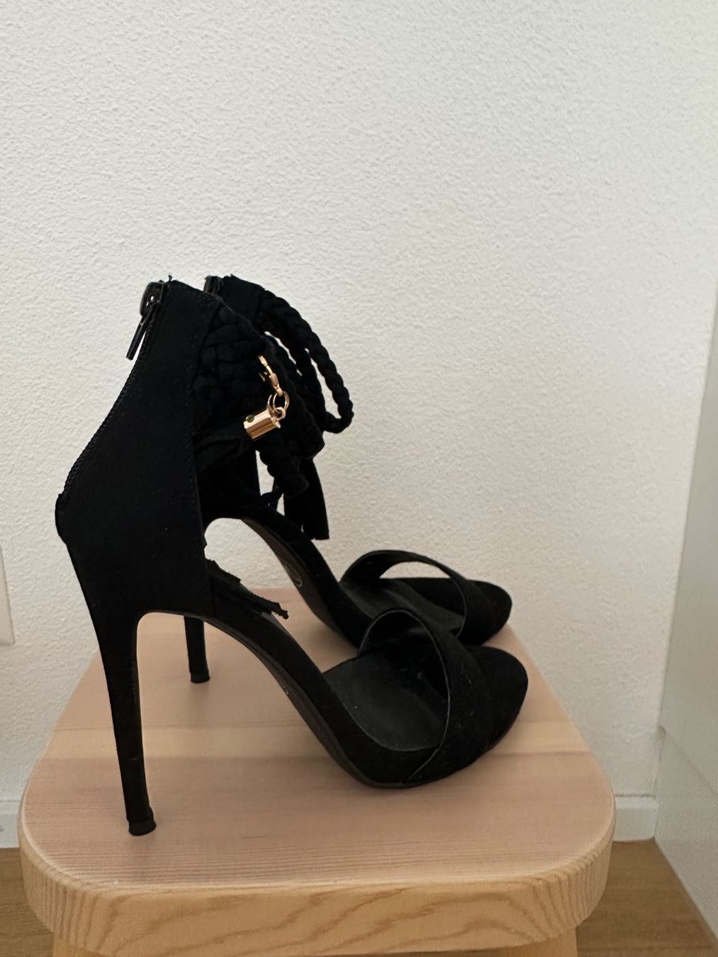 Scarpe da donna: Elegante schwarze Sandaletten Gr.39 – Usato da Winterthur venduto da jel_hc8v 2