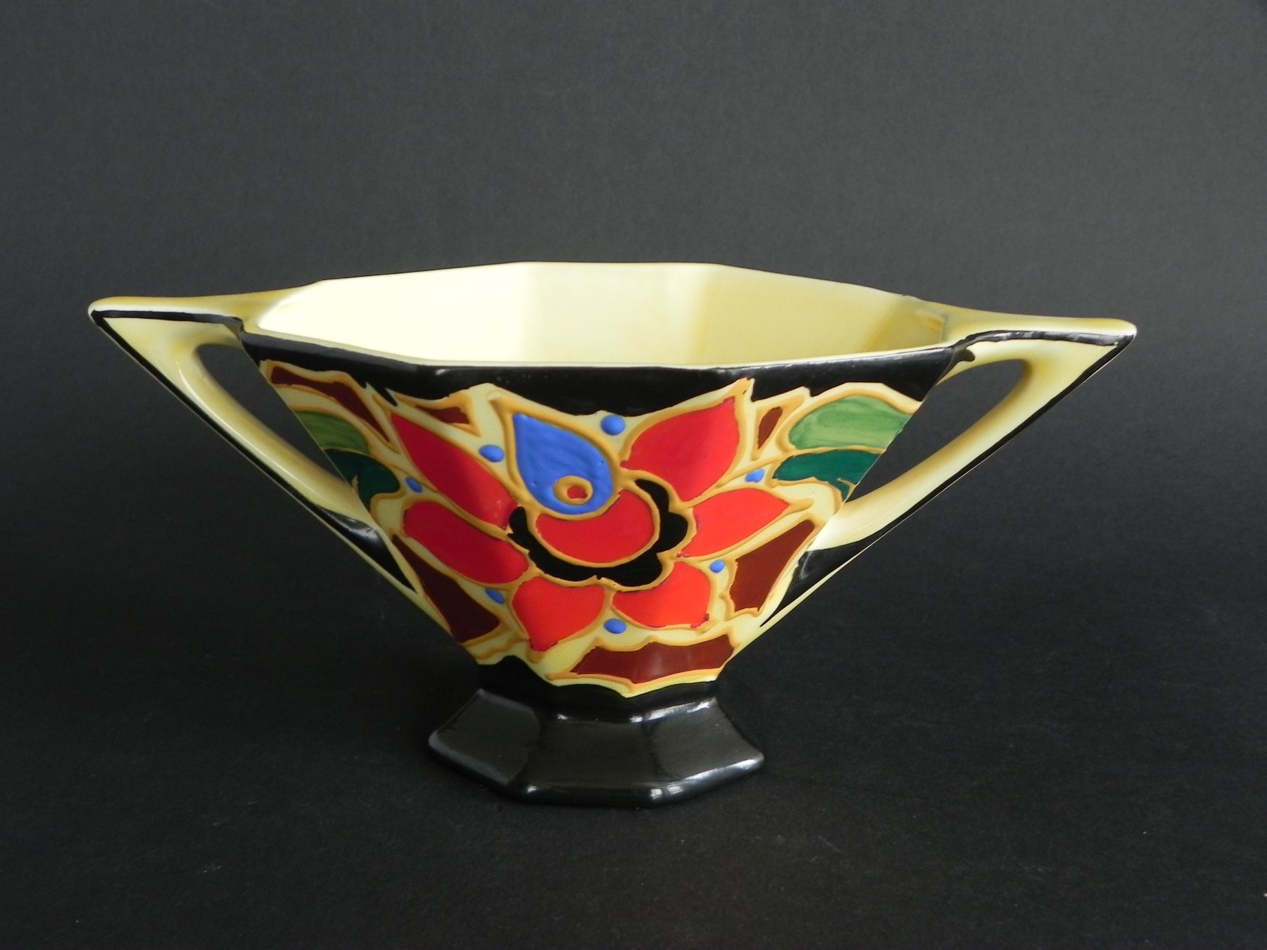 Schalen: Schöne Schale - Art Deco Design handpainted - Czechoslovakia – Gebraucht aus Zürich von LodgE-21