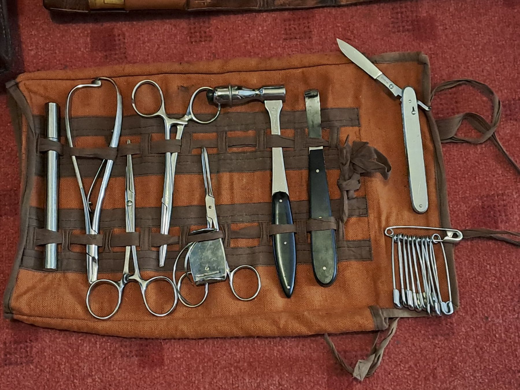 Schweizer Armee Uniformen: Veterinär Operationstasche ab 1934 – Gebraucht aus St.Gallen von Infanteriewerk 1