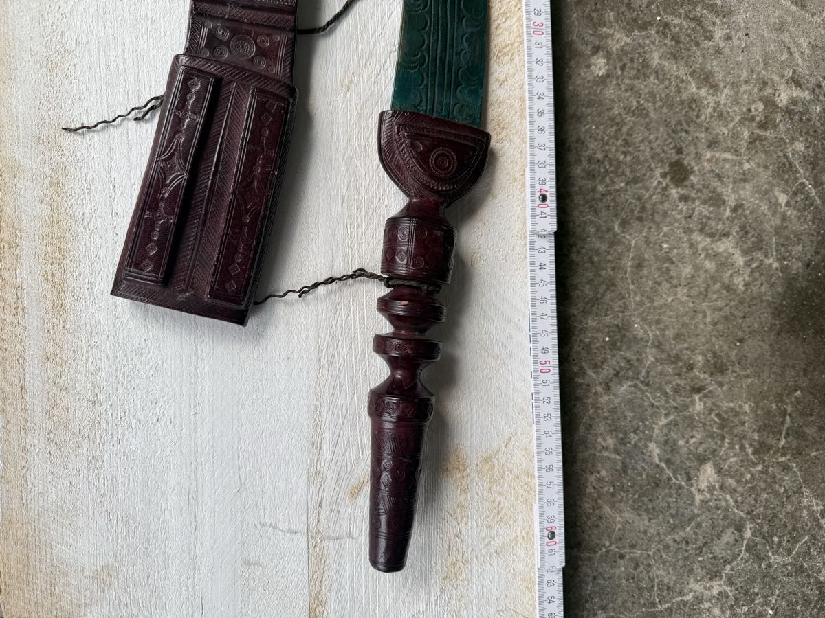 Altre raccolte & rarità: Antiker Dolch mit Scheide, Holz, Handarbeit, Dekoration – Usato da Wallbach venduto da Dodgesven 1