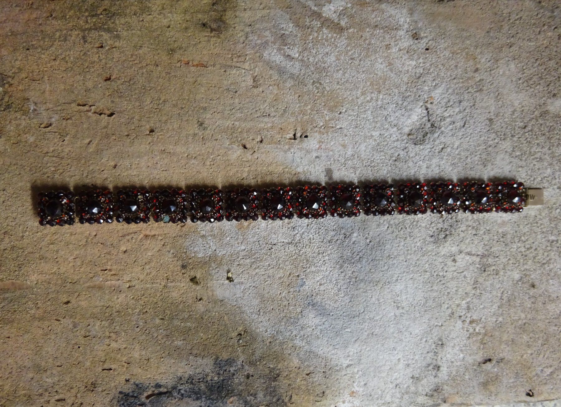Bracciali & Braccialetti: Art Déco Granat Armband – Usato da Esslingen venduto da FetteSchnecke 1