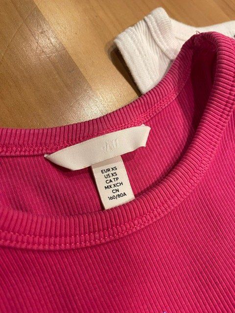Tops: Damen Top 1x pink 1x weiss Gr. XS – Gebraucht aus Lyssach von Ek_772 3