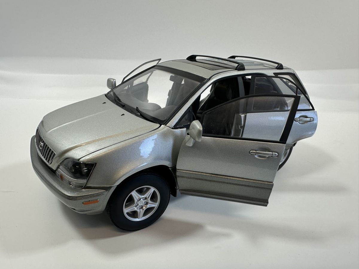 Autoart Modellini d'auto: Lexus RX300 1:18, silbrig, GATEWAY / AUTOART – Nuovo (secondo la descrizione) da Zofingen venduto da rf9_x2xt 7