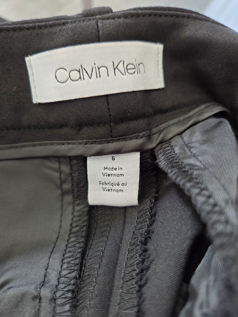 Calvin Klein Pantaloni: schöne Hose, Calvin Klein – Usato da Wiesendangen venduto da Sinhuk 4