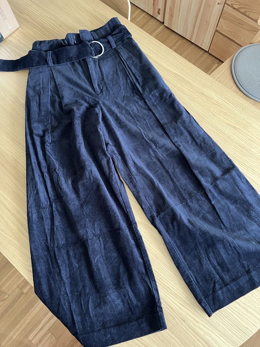 Other Stories Pantaloni: Cordhose von & Other Stories, Grösse 36 – Usato da Luzern venduto da maisonnoir