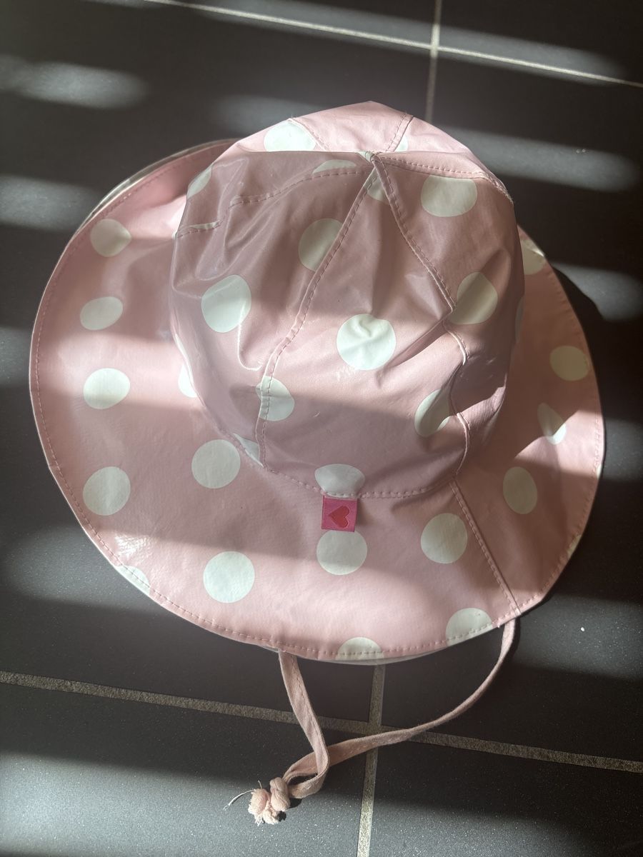Altro abbigliamento per bambina: Selbstgemachter Kinderregenhut – Usato da Knonau venduto da ReMaaaan