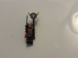 LEGO NINJAGO Oni Minifigur mit Waffen & Banner