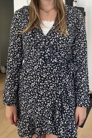 Süsses Wickelkleid mit floralem Muster von Only, Grösse 38 