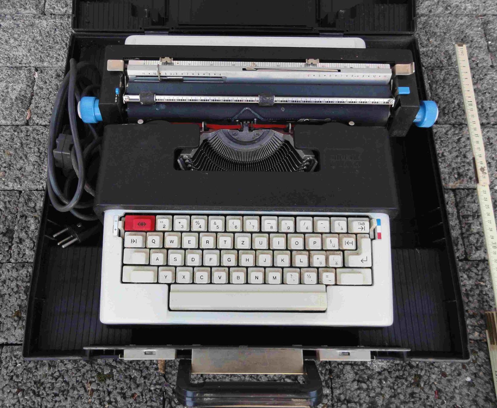Olivetti Schreibmaschinen: Schreibmaschine Olivetti Lettera 36, elektrisch – Gebraucht aus Wohlen AG von Flusslauf 4