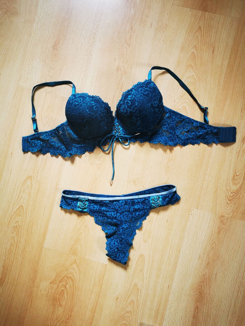 Altra biancheria intima: Dunkelblaues Dessous-Set mit Spitze, Grösse 75C/M – Nuovo (secondo la descrizione) da Balsthal venduto da Leila_Luna 2