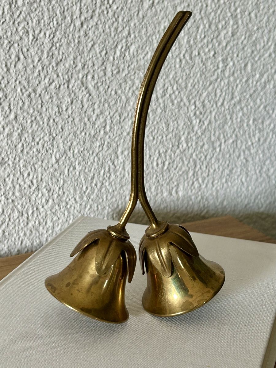 Campanacci mucche: Vintage Doppelglocke aus Messing Blumenform – Usato da Wettingen venduto da Mmccl 9