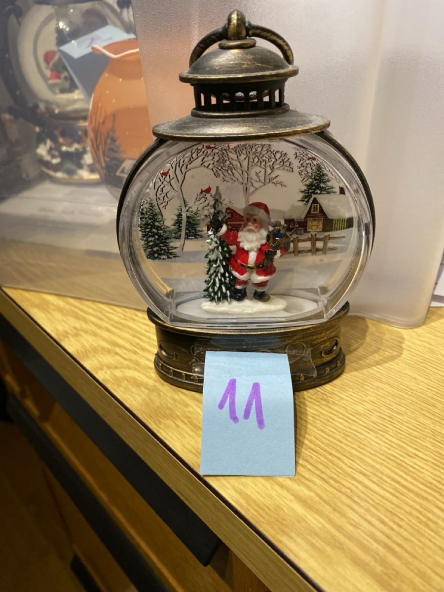 Tutte le decorazioni: Schneekugel rund mit Batterie  – Usato da Zürich venduto da Ethno1