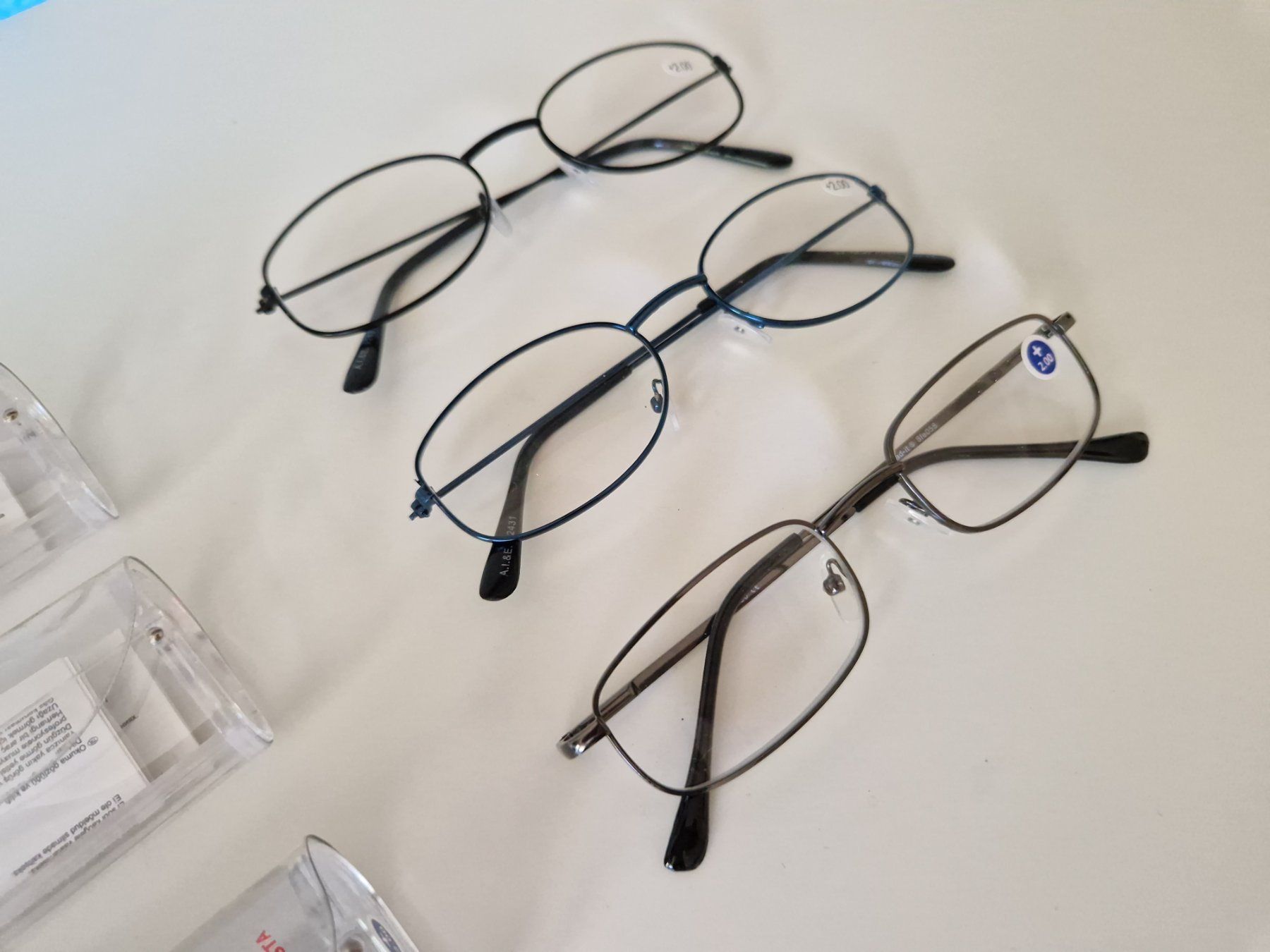 Occhiali & Lenti: 3x Lesebrille +2.00 (fabrikneu) – Nuovo (secondo la descrizione) da Uster venduto da -FPS-