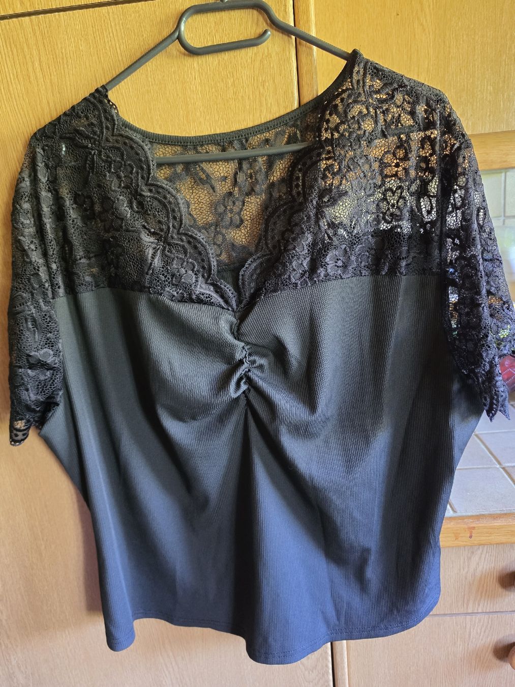 Chemisiers: Schöne Spitzen Bluse – Neuf (Voir description) à Schönried par Gti89