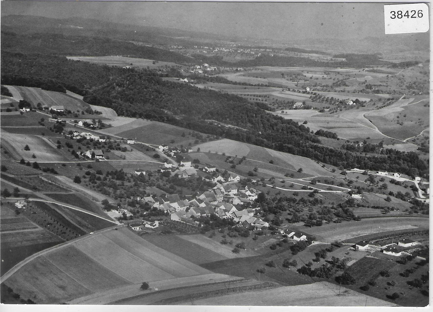Cartoline postali: Flugaufnahme Känerkinden BL – Usato da Ettingen venduto da Kartenplanet