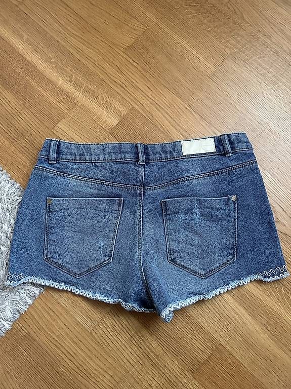 Jeans: Jeansshorts – Gebraucht aus Schüpfheim von car_7slp 1