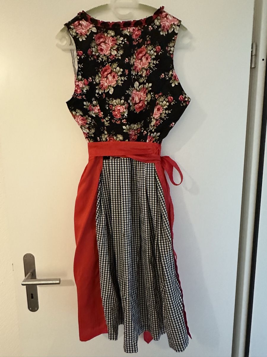 Costumi: Schönes Dirndl Grösse 42 – Usato da Rafz venduto da Dilifledermaus 1