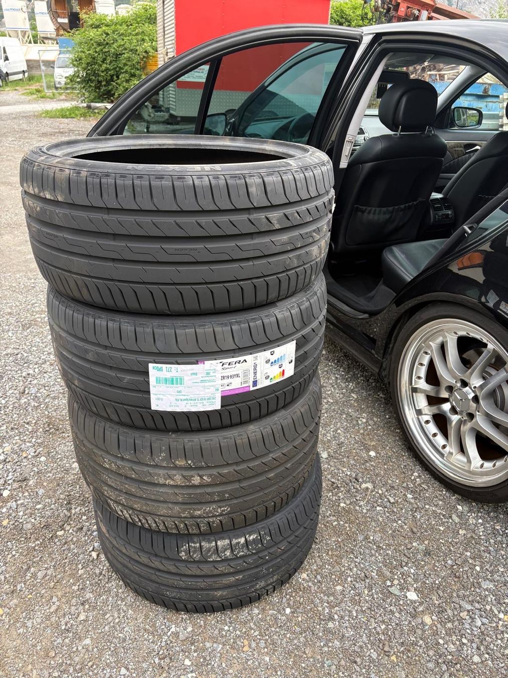 Mercedes-Benz Automobili: Schwarzer Mercedes-Benz E 280 – Usato da Visp venduto da mbb_xs75 9