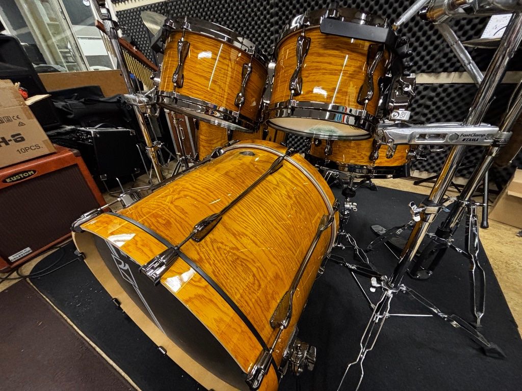 Strumenti musicali: TAMA Superstar Hyperdrive Maple Limited Set 6-teilig – Usato da Spreitenbach venduto da Hemingway69 6