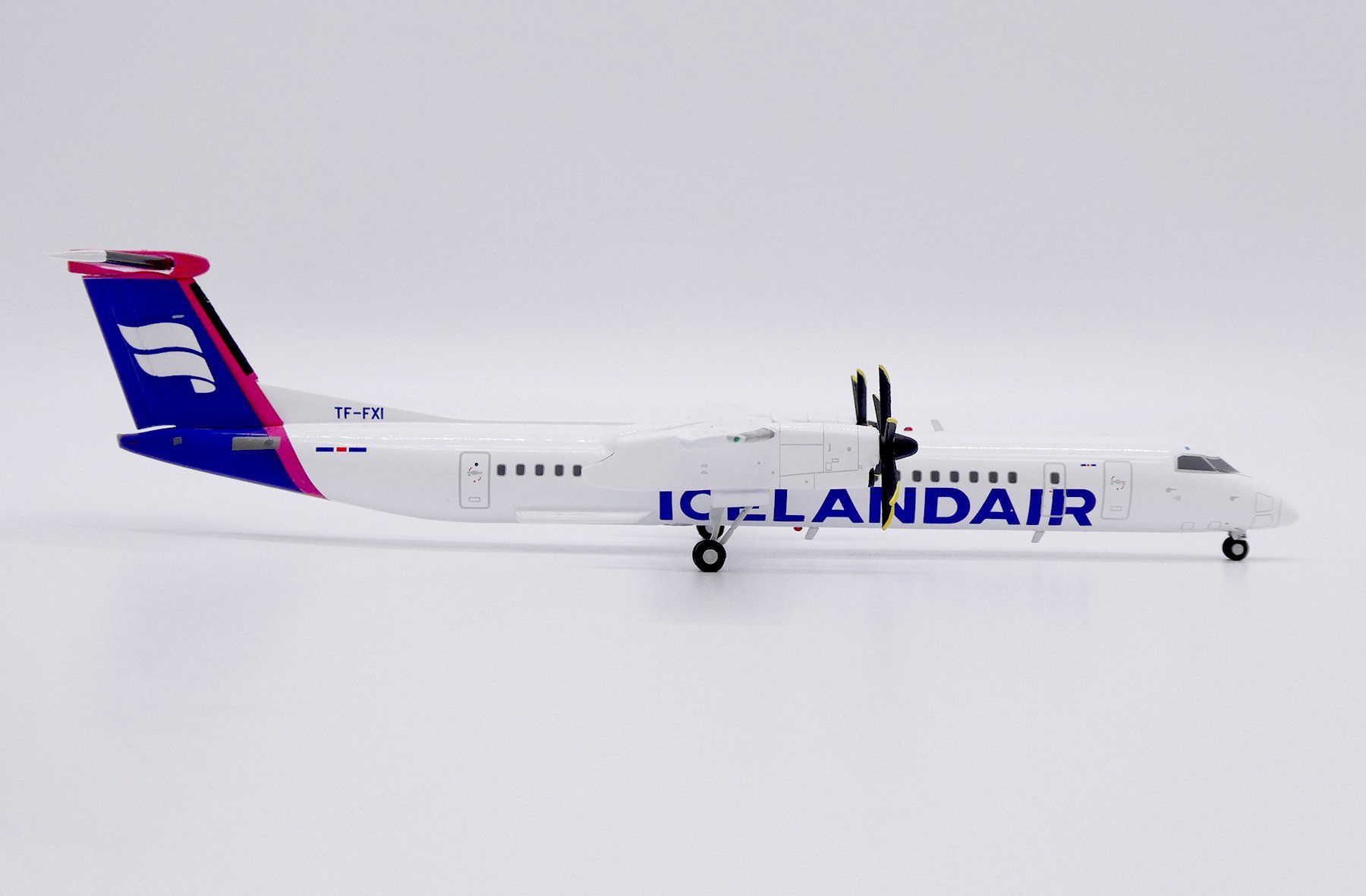 Kit di modellismo & Modellini statici: DASH 8-Q402 ICELANDAIR – Nuovo e nell'imballaggio originale da Morges venduto da iljamuromez 1