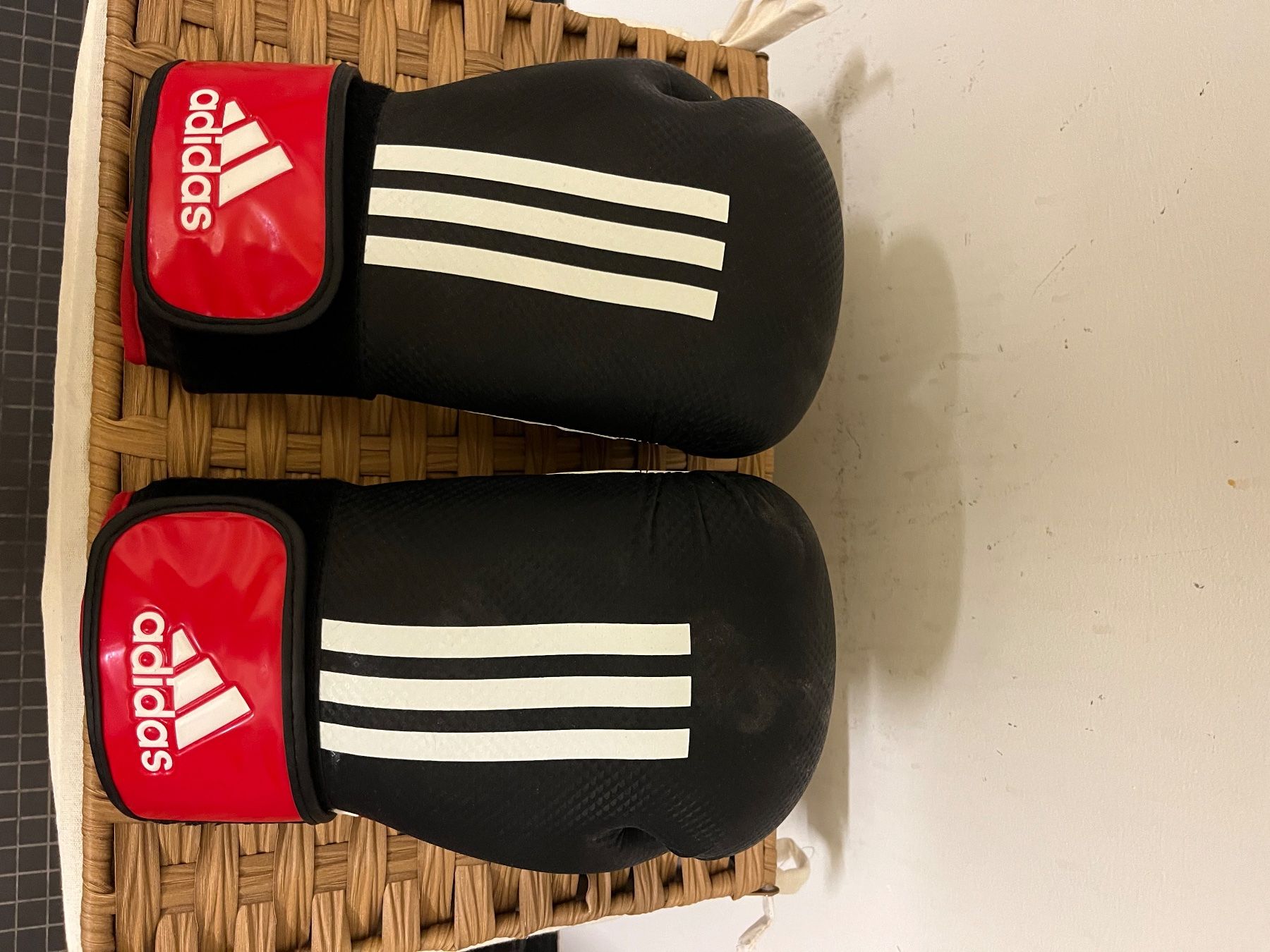 Adidas Handschuhe & Handstulpen: Boxhandschuhe Adidas Energy 200D – Gebraucht aus Zürich von fkj_6c7m
