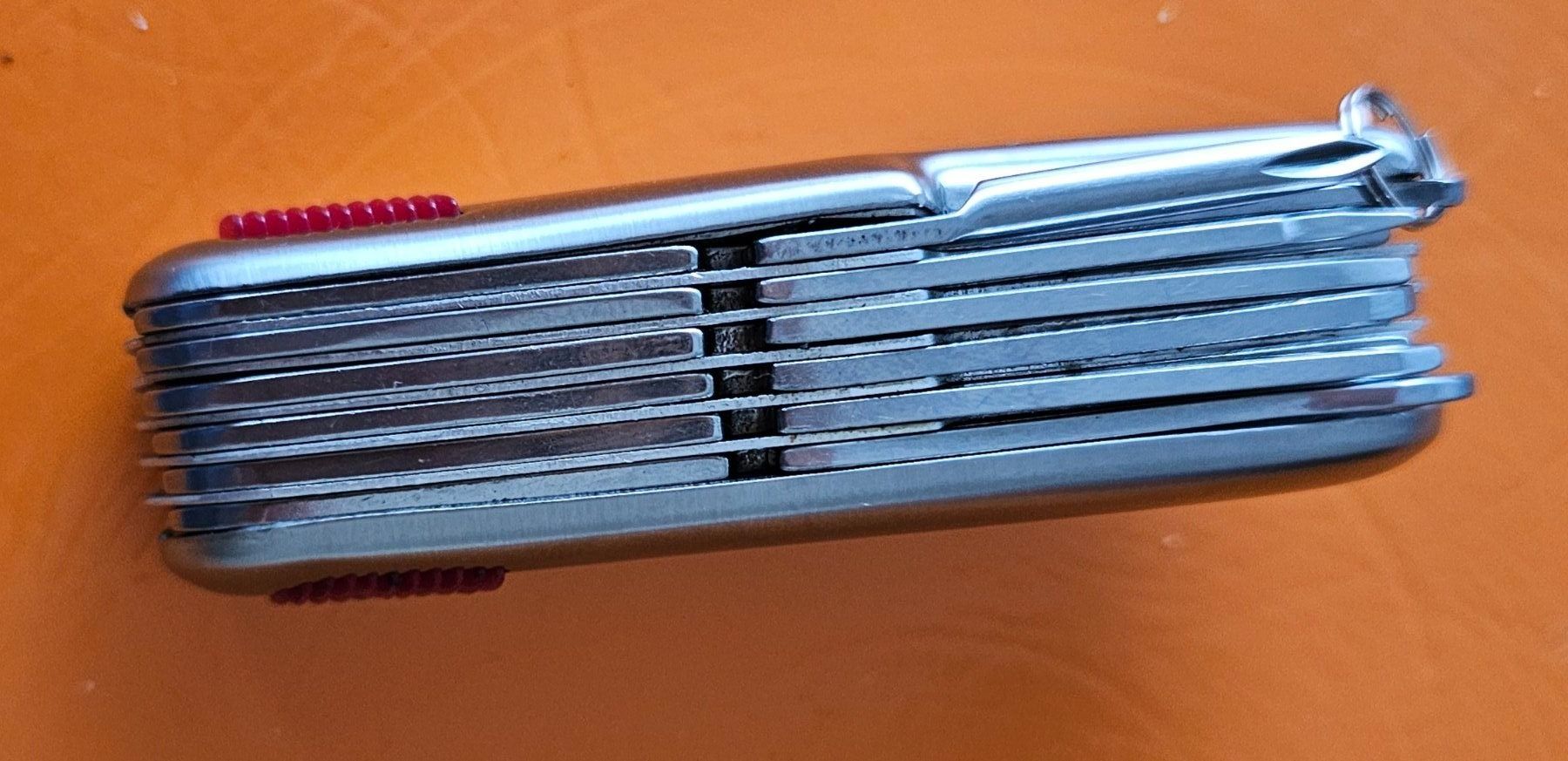 Taschenmesser: ✅Multifunktionsmesser mit LED und Etui📌 – Neu (gemäss Beschreibung) aus Kreuzlingen von UAE 5