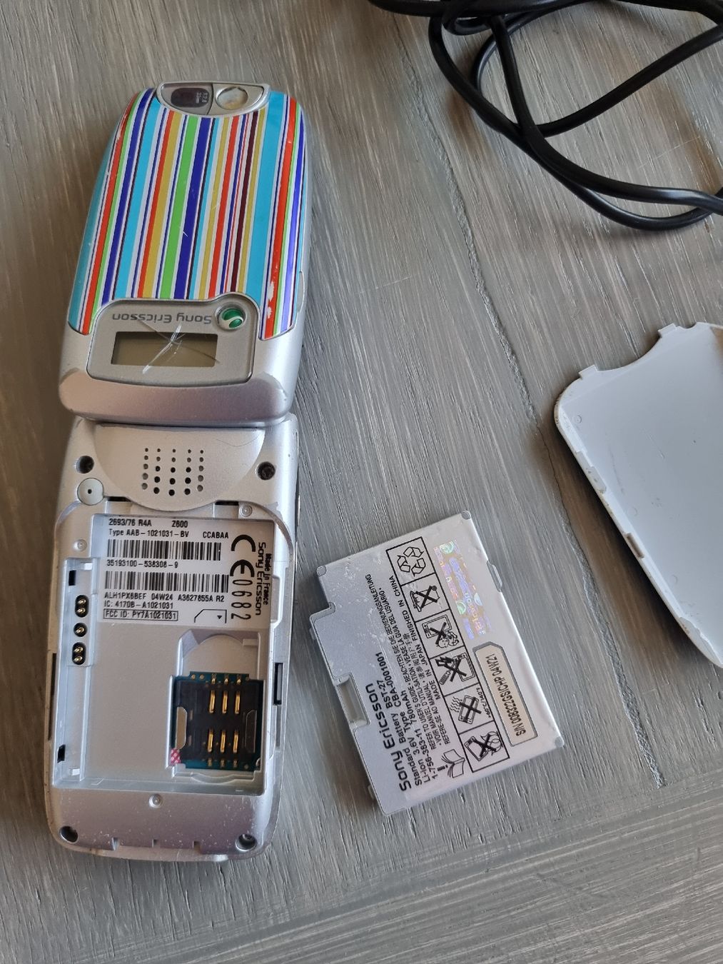 Ericsson Telefoni cellulari / Smartphones: Sony Ericsson Z520i Klapphandy mit Ladekabel – Usato da himmelried venduto da bribuli 2