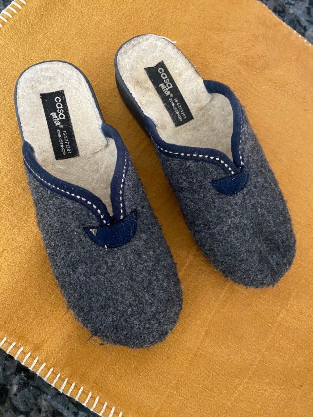 Damenschuhe: casa mia Hausschuhe Grösse 37 – Gebraucht aus Allenwinden von Obalu 1