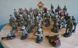 Antike Elastolinfiguren Schweizer Militär1940erJahre