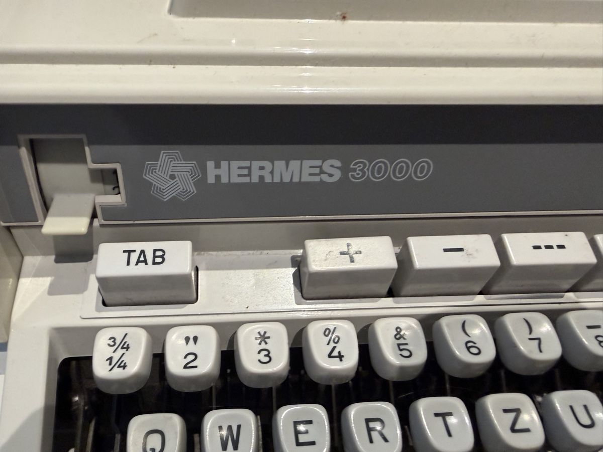 Hermès Machines à écrire: Schreibmaschine Hermes 3000 – D'occasion à Steinhausen par fha_g6y9 1