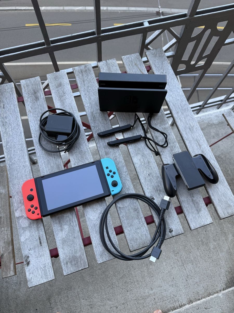 Nintendo Console: Nintendo Switch mit Zubehör – Usato da Zürich venduto da fabioc03