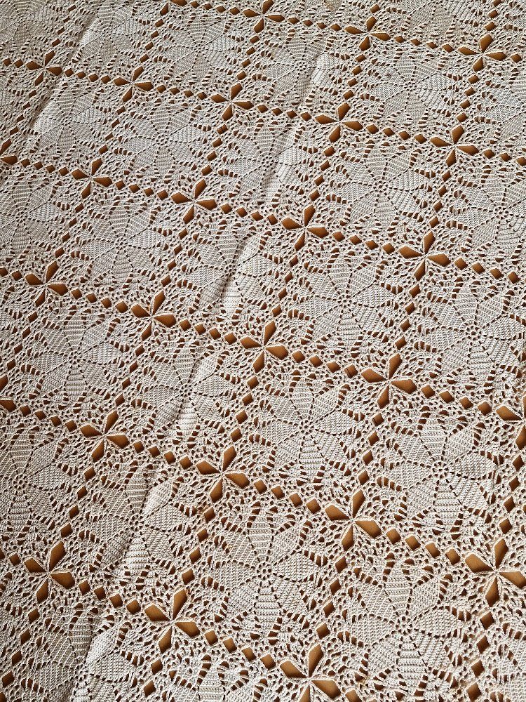Altra biancheria da tavola: Tischdecke gehäkelt 127x175 cm – Usato da Gerzensee venduto da Neggimann 2