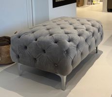 Hocker grau mit Knopfsteppung und Metallfüssen guter Zustand