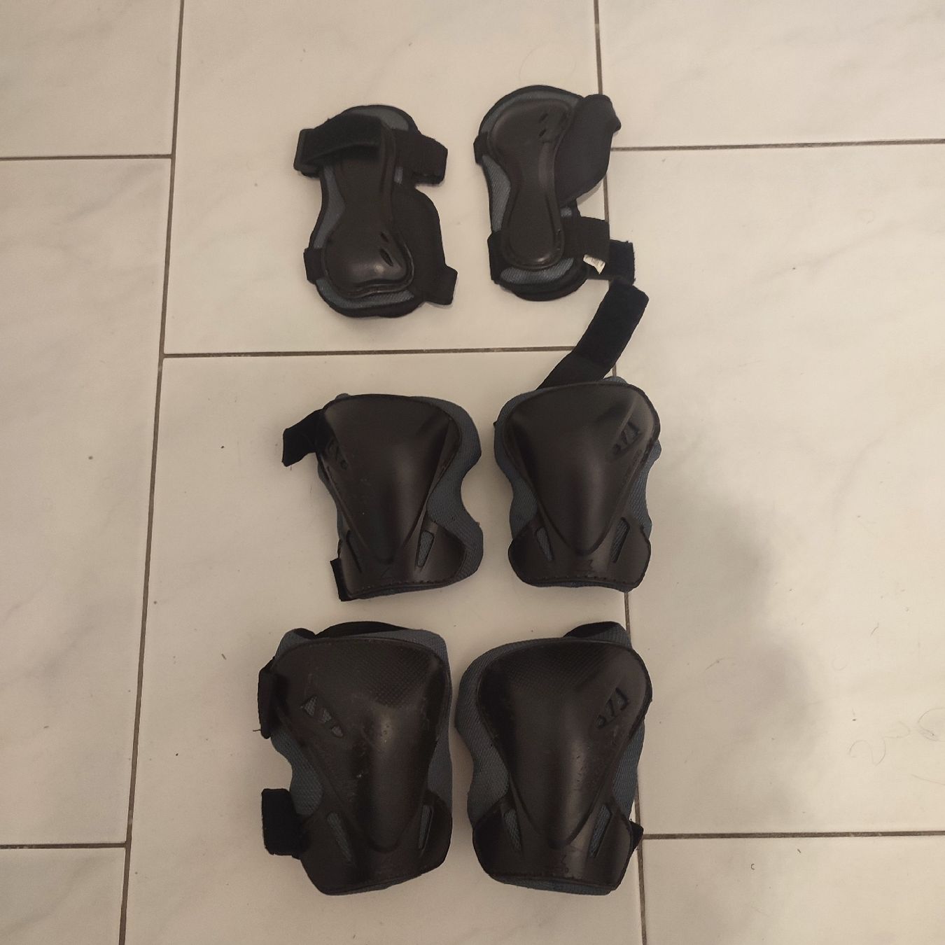 Schutz & Schoner: Set Protektoren Gr. L von Rollerblades – Gebraucht aus Unterägeri von Kudu25