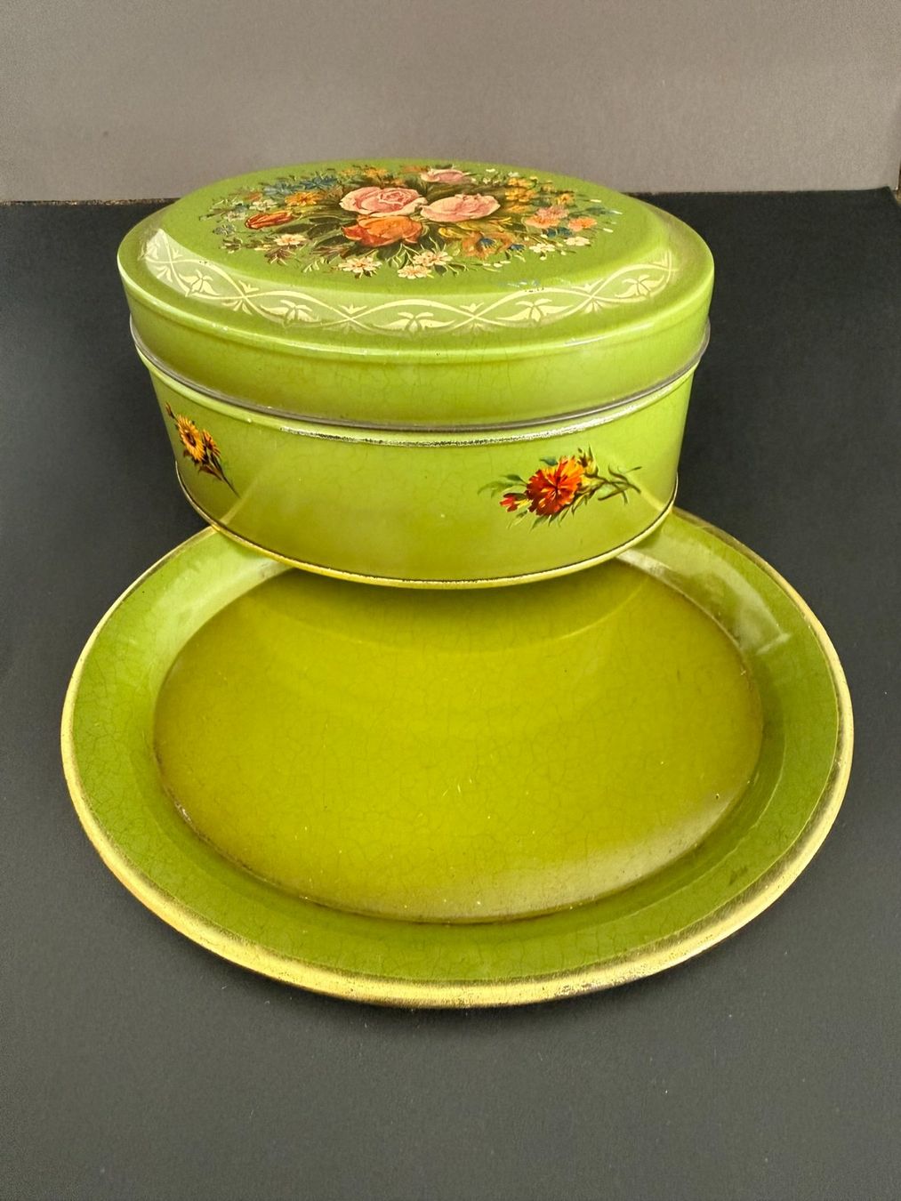 Contenitori & Simili: Vintage Keksdose mit Blumenmuster, inkl. Unterteller – Usato da Fällanden venduto da Hudaepf 1