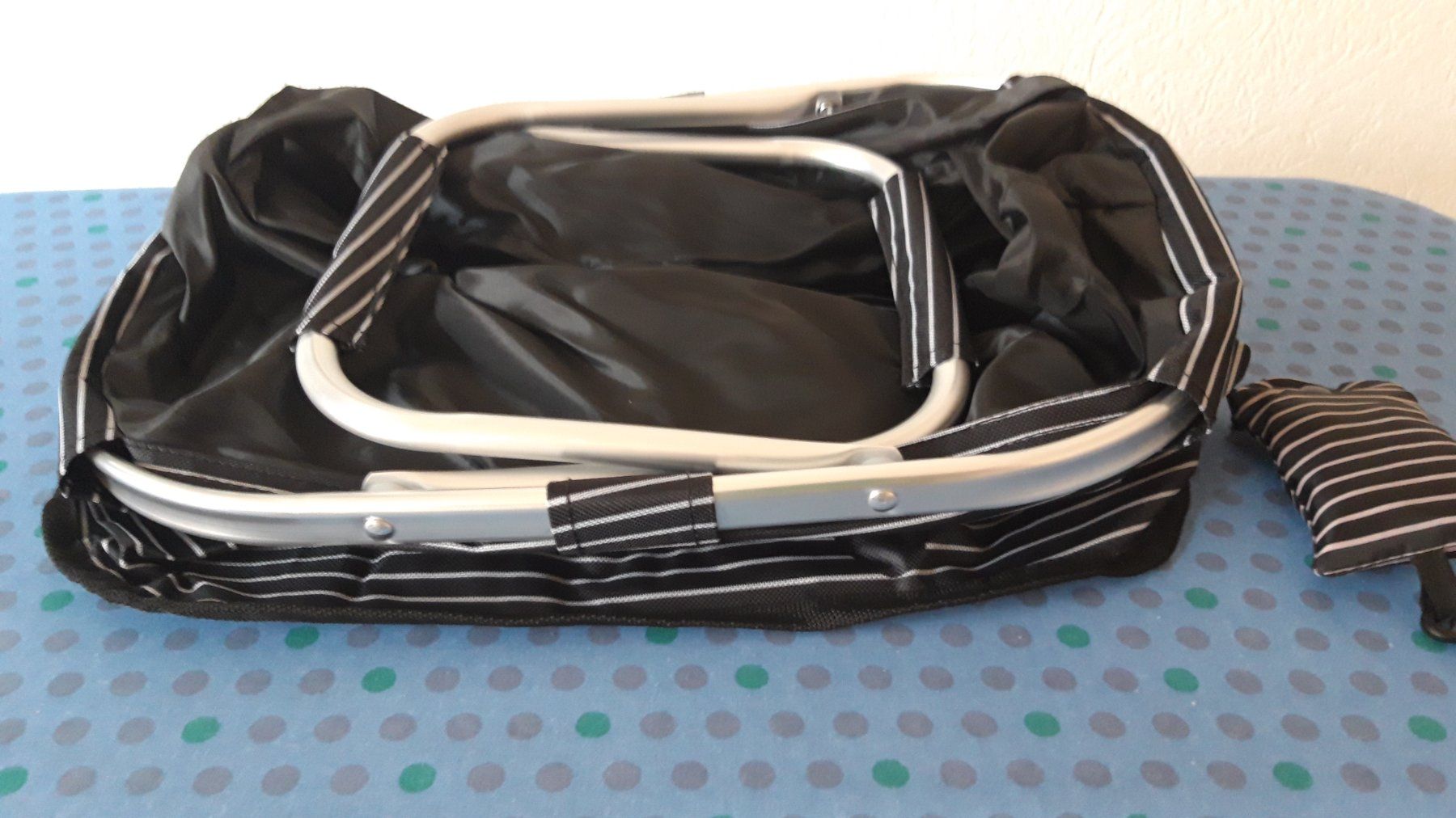 Borse da donna: Panier pliable chat, 2 sacs shopping, neuf – Nuovo e nell'imballaggio originale da Neuchâtel venduto da marevecor 1
