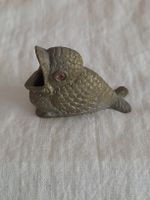 Antike Vogel Figur aus Messing mit rotem Auge, Vintage