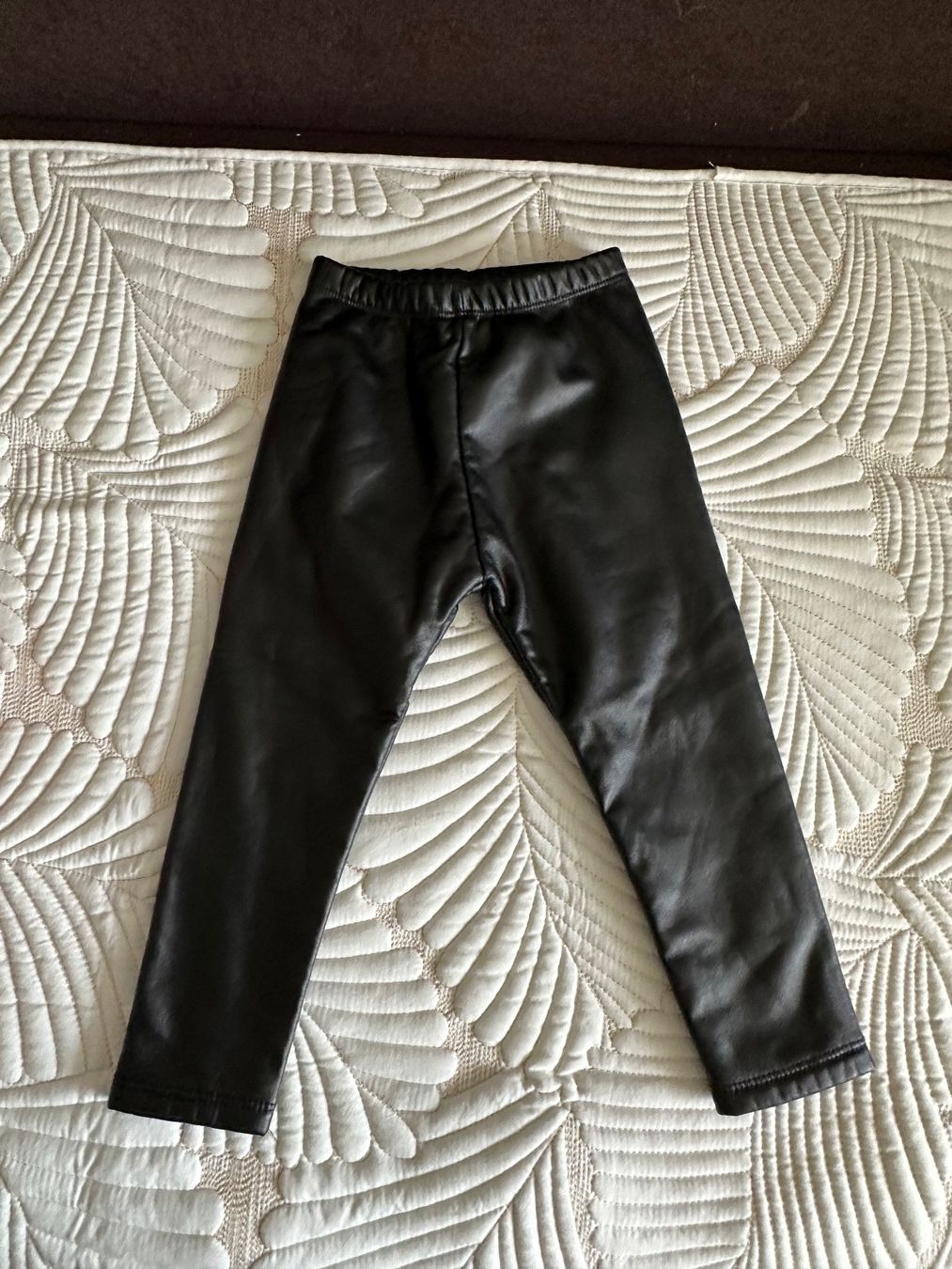 Zara Pantaloni: Zara Girl trousers 98 – Usato da Zürich venduto da Bybyana