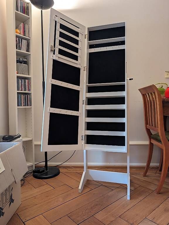 Tavoli da trucco: Ikea Spiegel- und Schmuckmöbel – Usato da Basel venduto da Gluggi01 1