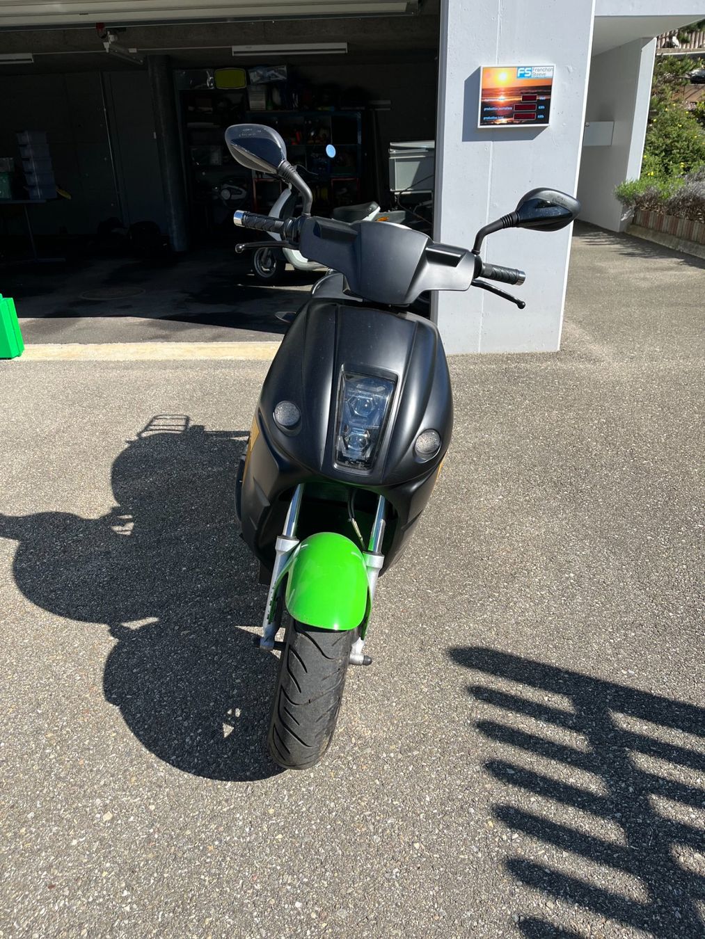 Scooter: Scooter électrique Vengo 1000. Comme neuf, 1775 km – Usato da Le Locle venduto da Mesoxlucius 1