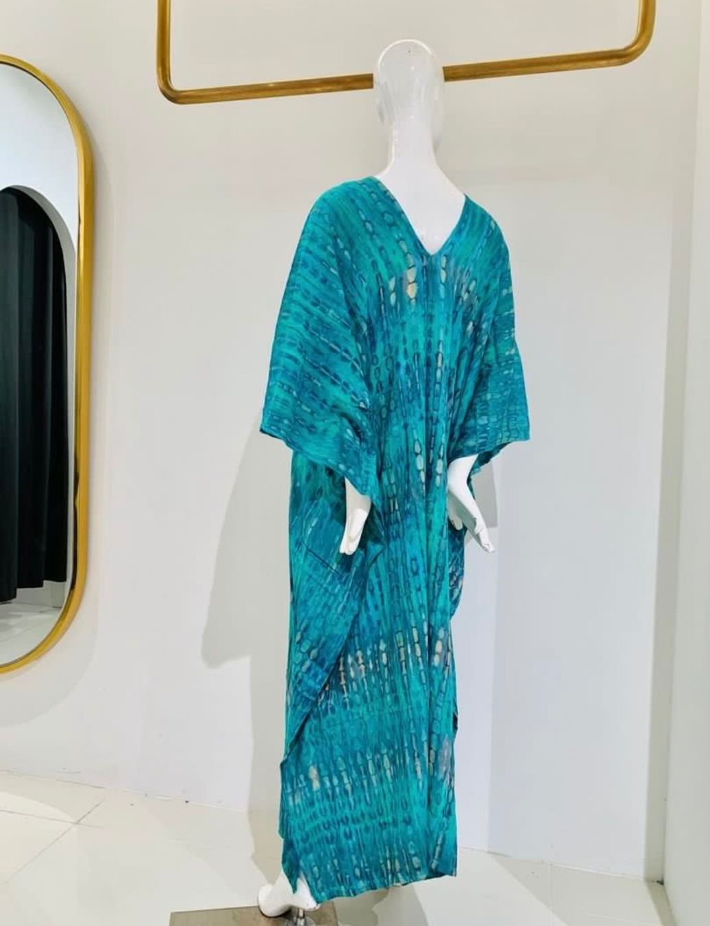 Vestiti: TURQUOISE TIE DYE KAFTAN Effortless Resort Elegance – Nuovo (secondo la descrizione) da Zürich venduto da Souljunic 2