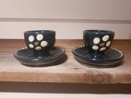 Blaues Eierbecher Set mit Blumenmuster, Handarbeit.