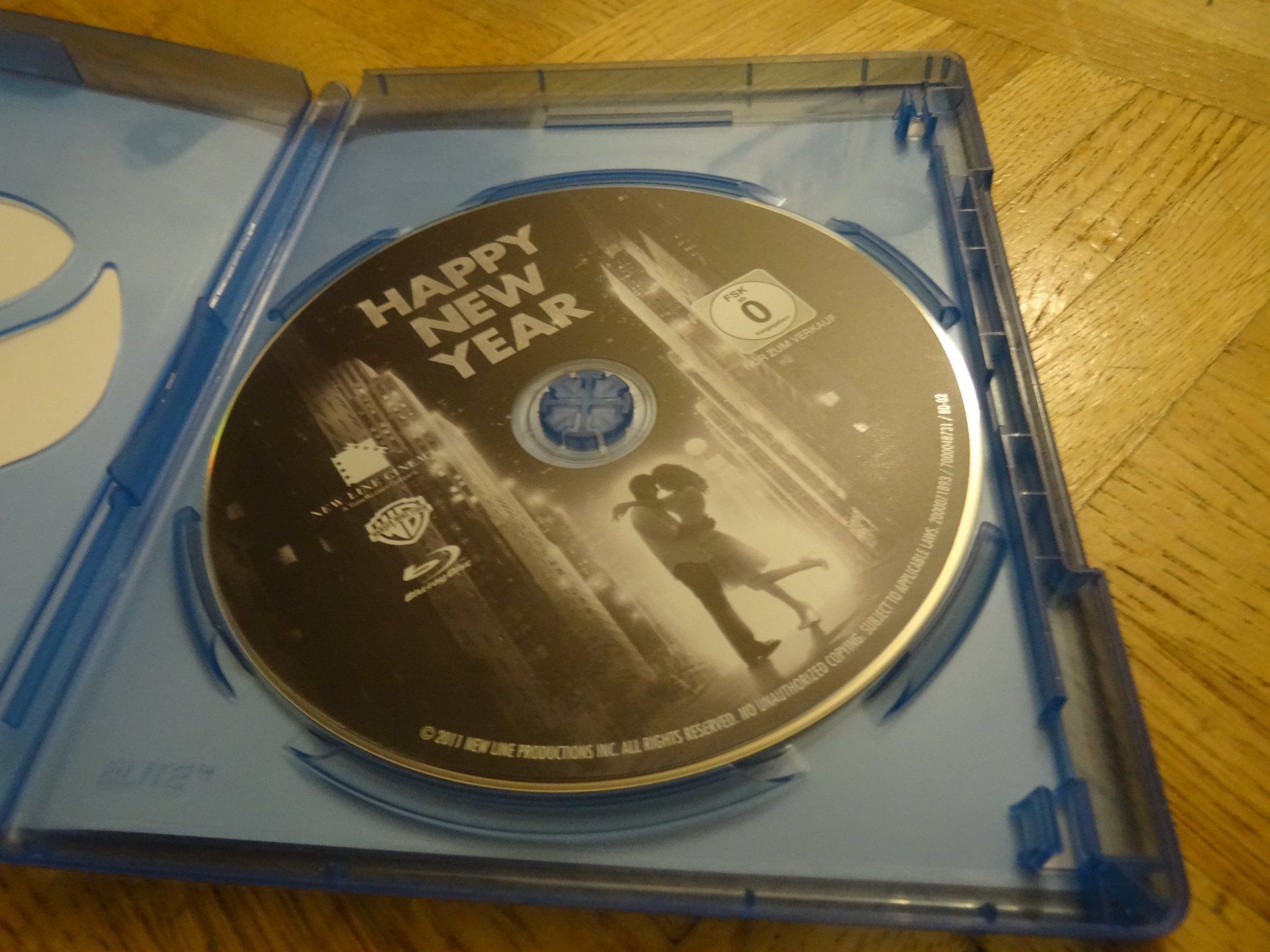 Tutti i DVDs: Happy New Year BLU-RAY – Usato da Olten venduto da Disc-Verkauf 1