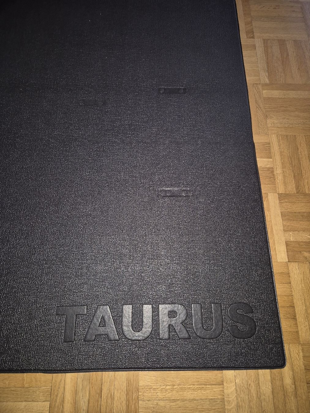 Taurus Bodenmatten: Bodenschutzmatte TAURUS 220 × 100 cm – Gebraucht aus Sempach Station von Schwand1 1