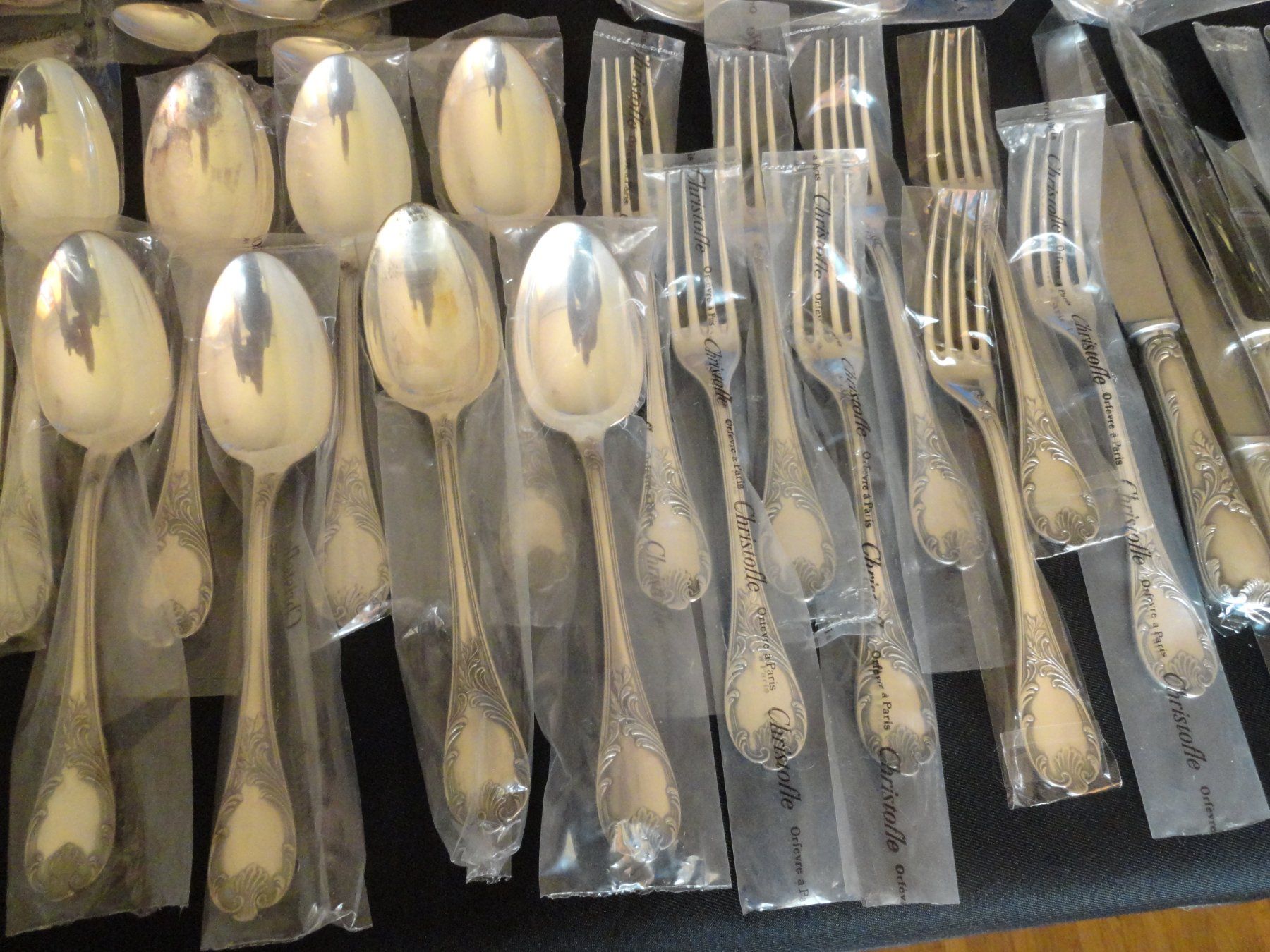 Christofle Bestecksets: - 64 COUVERTS DIVERS CHRISTOFLE ORIGINAL MARLY NEUF – Neu und originalverpackt aus Morges von argento.oro.65 5