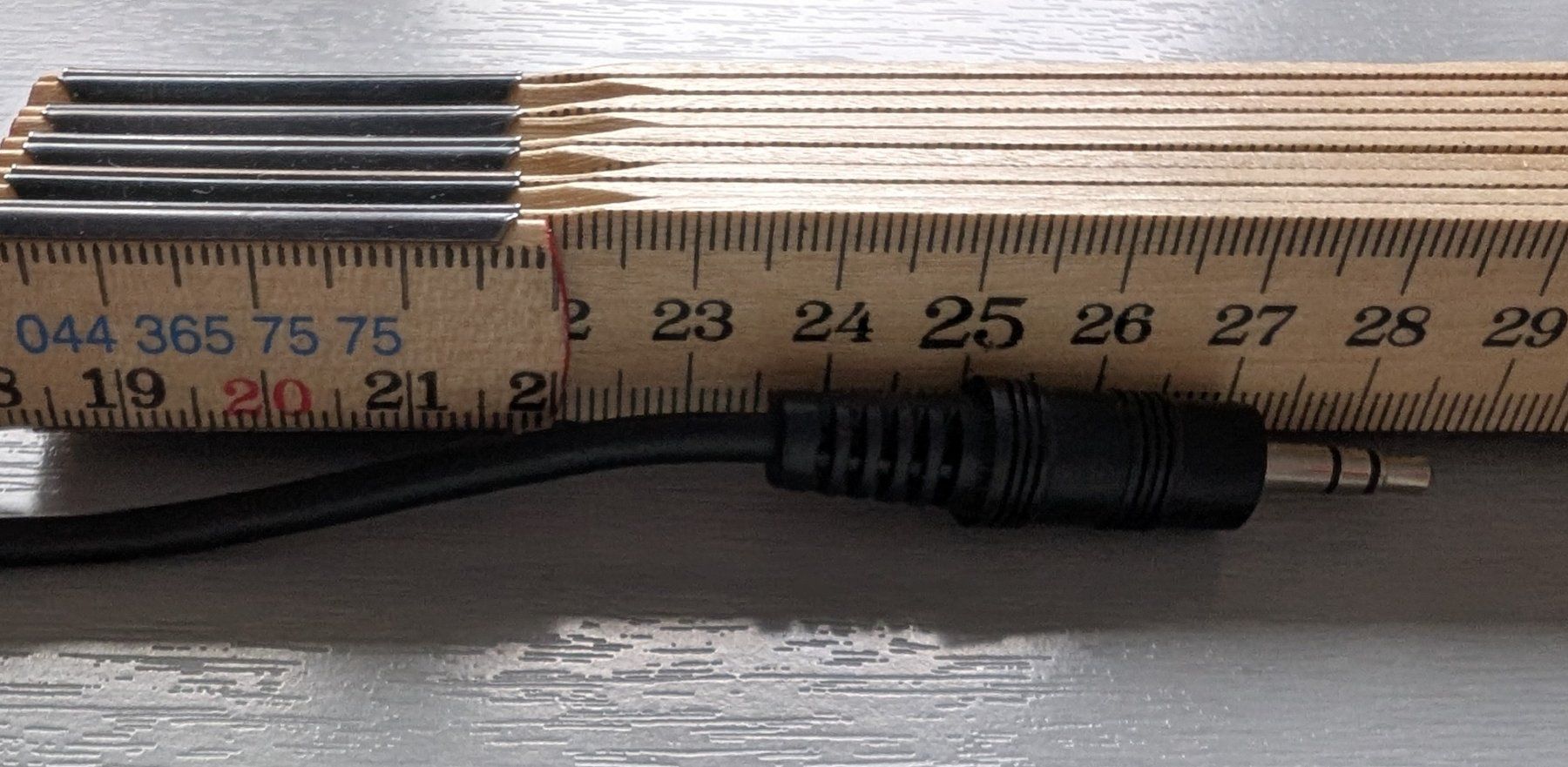 Cavi: Klinkenkabel 3.5mm Stecker auf Stecker, 23cm lang – Usato da Zürich venduto da richardeigenmann 1
