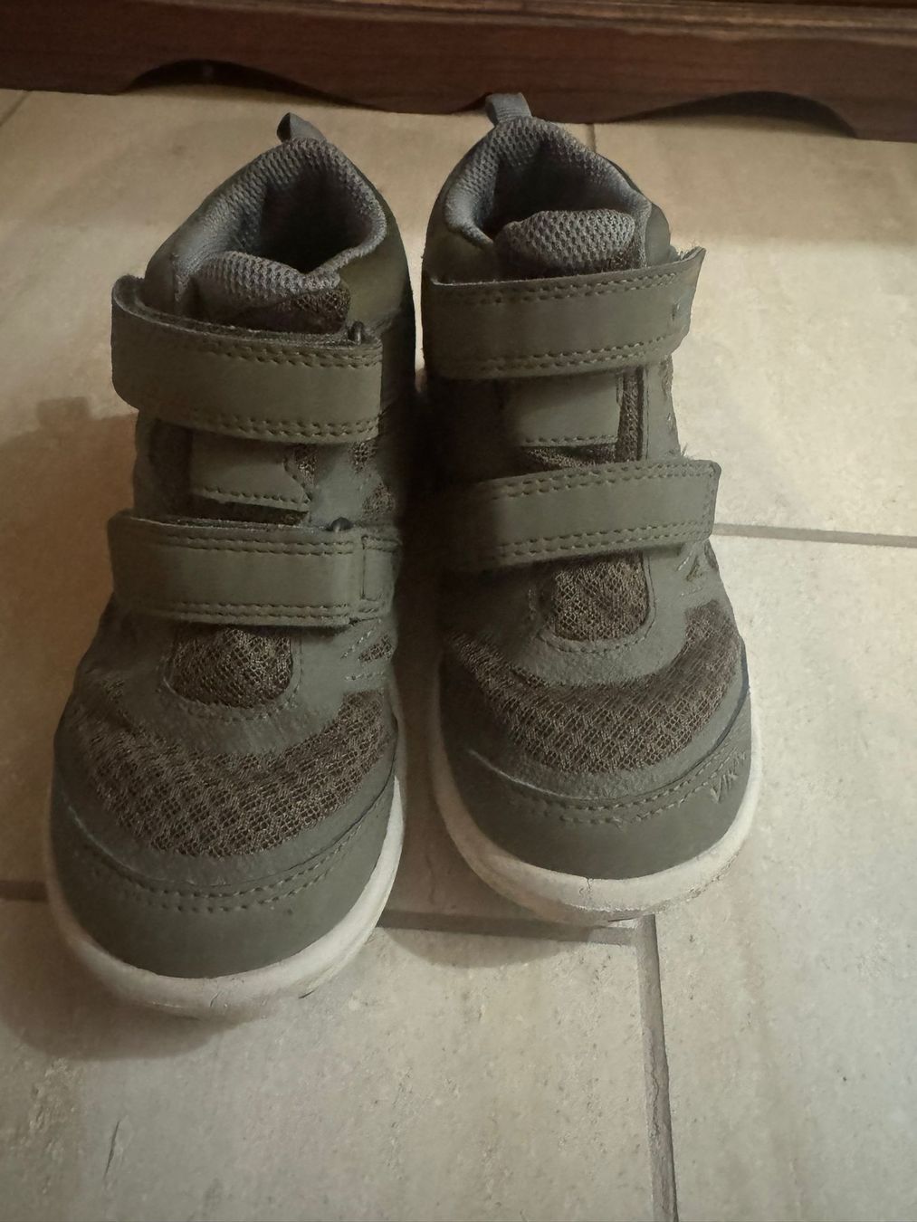 Scarpe per ragazzi: Kinder Sneaker / Schuhe – Grösse 30 – Usato da Aathal-Seegräben venduto da 911rs 4