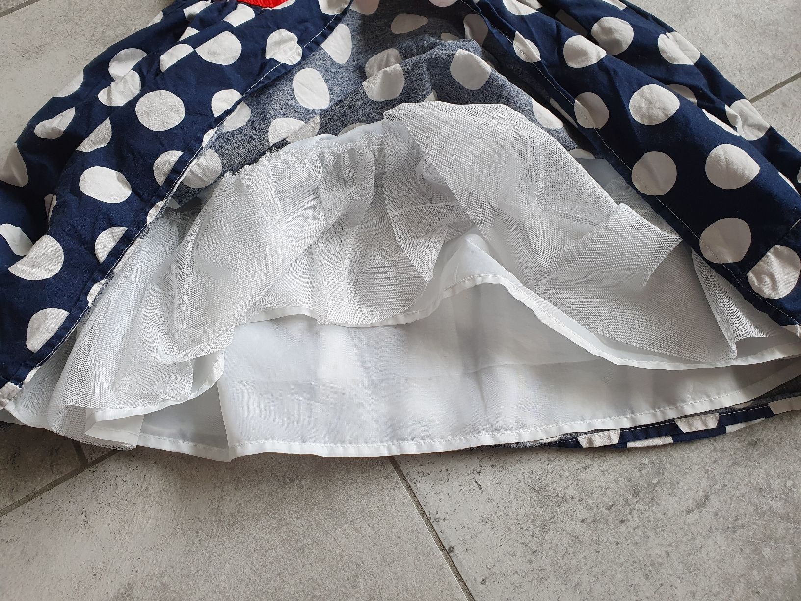 Kleider & Röcke: Robe "Young Dimension" taille 98 – Gebraucht aus Le Noirmont von Guiguiguette 1