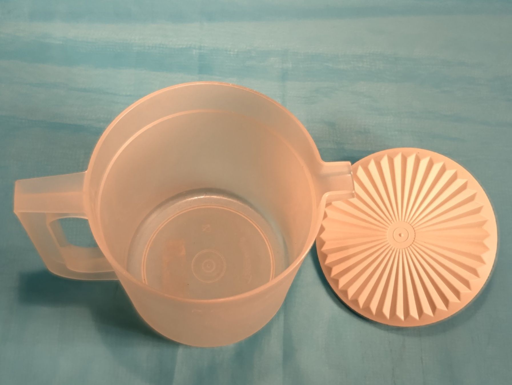 Tupperware Recipients et similaires: Tupperware Kanne mit Spezialverschluss – D'occasion à Bellach par JingleCherry 4
