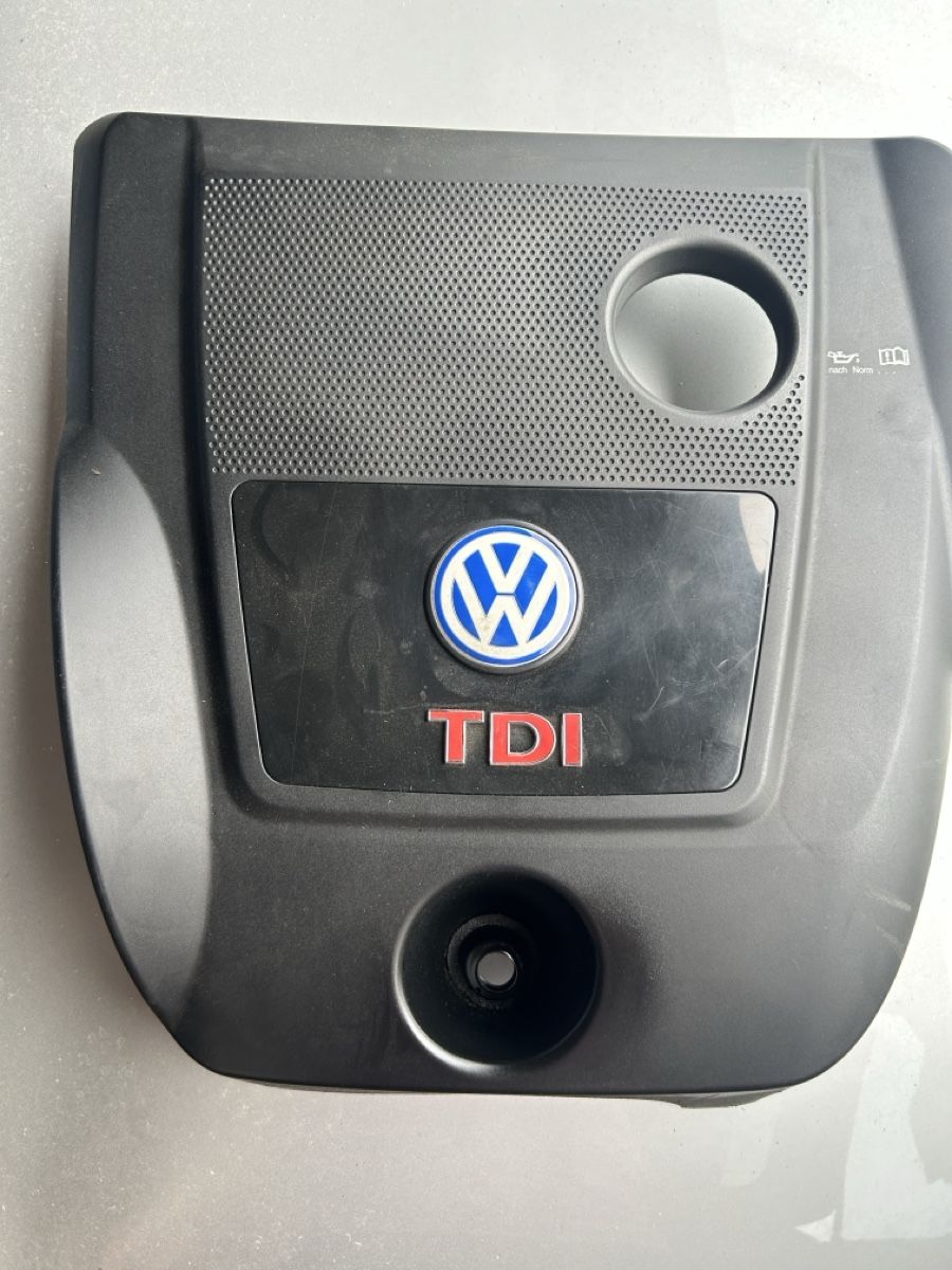 VW Toutes les pièces auto: VW Golf 4 Motorabdeckung – D'occasion à Staffelbach par Corvair1